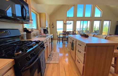 Indian Mountain Cabin | New! Family Getaway with Breathtaking Views/Fireplace/4 TV's/Fenced yard - Blissful Acres