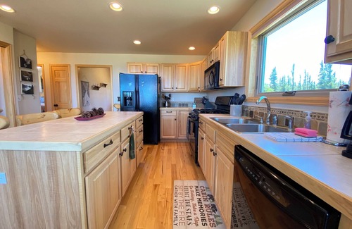 Indian Mountain Cabin | New! Family Getaway with Breathtaking Views/Fireplace/4 TV's/Fenced yard - Blissful Acres