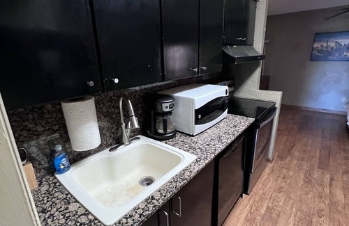 Central Oklahoma City Condo | *NEW* ★ Family sized Condo Near Downtown with FastWi-Fi and exclusive balcony!★