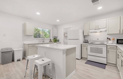 Braun's Farm House | New!FamilyGetaway w/Theater/BBQ/FirePit@SeaWorld/SixFlags