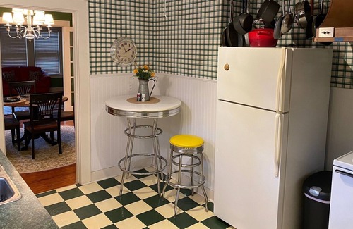 Jefferson Cottage | NEW " Fantastic Cottage" in the Historical District. Short walk to city Center.