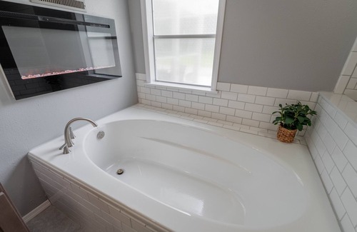 Green Cove Springs Other | NEW Farmhouse! Hot tub, Fire Pit & Yard Games