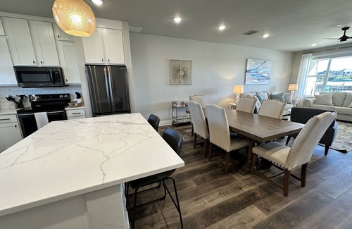 Graford Condo | NEW! First Floor Pool side PK Lake Luxury Condo - Hot Tub, FirePit, Gym, Laundry