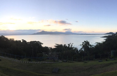 Sambaqui Apartment | New flat in Sambaqui, with spectacular view between the green and the sea