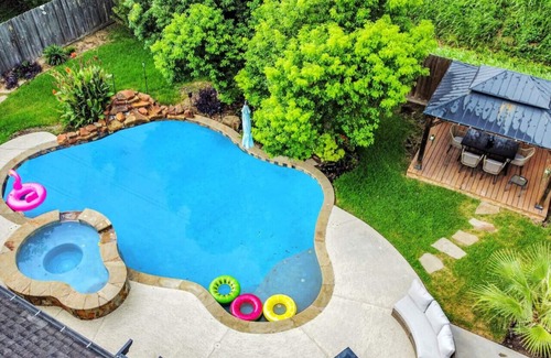 Woodlake - Briar Meadow House | *NEW* Floral Haven - Heated Pool & Game Room
