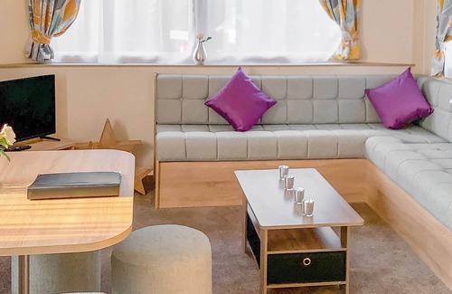 Kinclaven House | New for 2019. Contemporary caravan with one double and two twin.