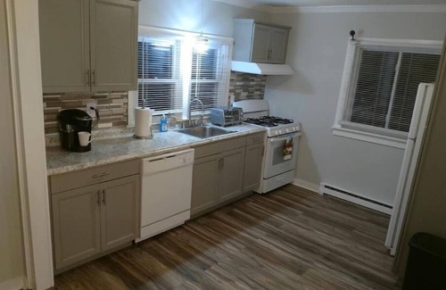 Gardiner House | New for 2025 smart/whisper silent Heat and AC HVAC System. Temperature Control.