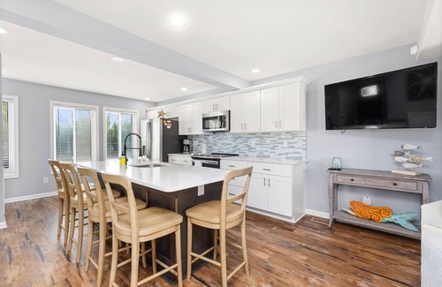 Heron Harbour Isle House | New for 2025! Stunning 3 BR, Waterfront w/BOAT SLIP, sleeps 8 FREE Linens/Towels