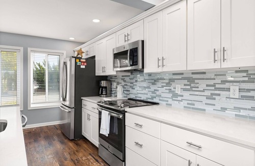 Heron Harbour Isle House | New for 2025! Stunning 3 BR, Waterfront w/BOAT SLIP, sleeps 8 FREE Linens/Towels