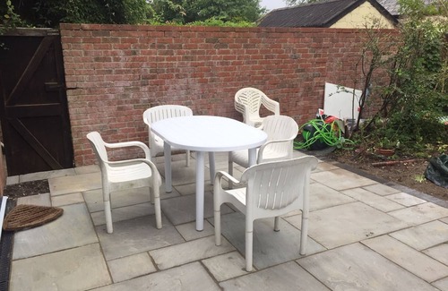 New Forest District Cottage | New Forest Cottage overlooking Green where ponies & forest animals often graze