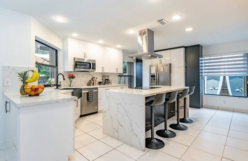 Croissant Park House | NEW! Fox Island Heated Spa- Downtown & Beach