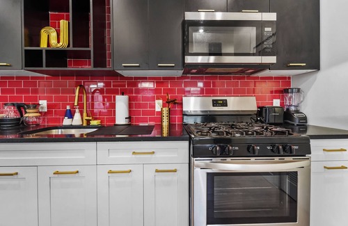 Ironbound District Apartment | New! Free Parking 30% Off King bd NYC 30 Min W/D