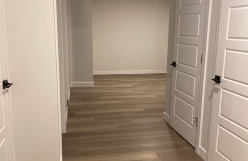 Southwest Edmonton House | New, fresh, affordable, homey, 10 mins to the Edmonton Intl Airport.