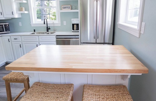 Stevens Point House | New! Fully furnished & fully stocked 2-bedroom 1 bath home in Stevens Point.