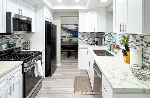 Southridge Village House | New Fully Remodeled Charming 4-bedroom home with WiFi & AC in brilliant Fontana