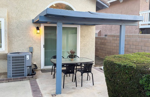 Southridge Village House | New Fully Remodeled Charming 4-bedroom home with WiFi & AC in brilliant Fontana