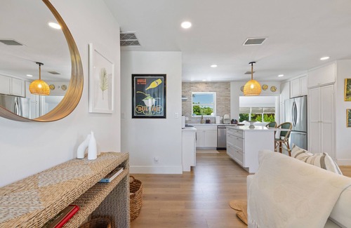 Southside House | New! Fully Renovated Luxurious Villa in SoSo with Pool in West Palm Beach
