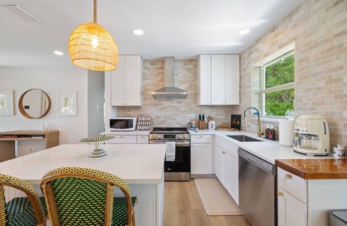 Southside House | New! Fully Renovated Luxurious Villa in SoSo with Pool in West Palm Beach