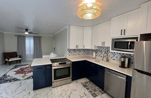 Estate Ruby Condo | NEW Fully Renovated - Close to Beaches & Shopping!