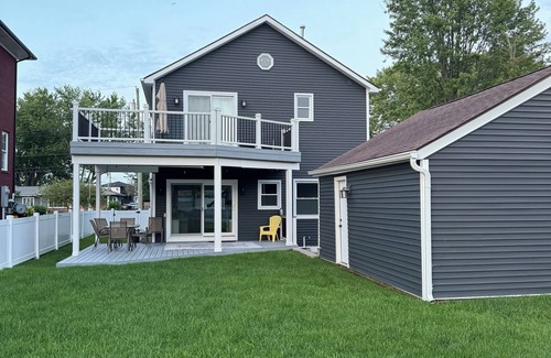 Harrison House | New & Fully Updated 2 & 2 Sleeps 6! With canal access to dock up to 70’ of boats