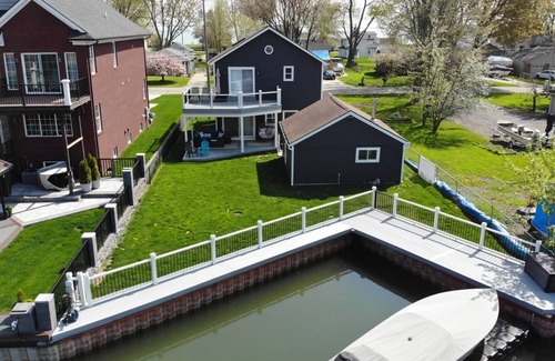 Harrison House | New & Fully Updated 2 & 2 Sleeps 6! With canal access to dock up to 70’ of boats