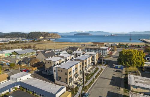 Anacortes House | New Fully Updated Condo 914 in Anacortes
