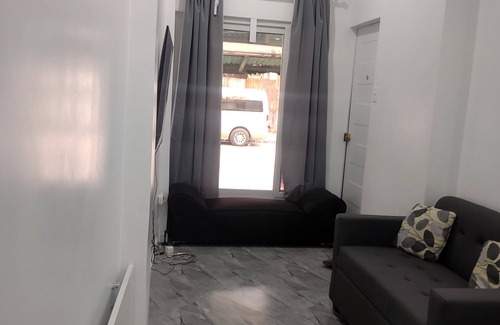 Sampaloc Apartment | New Furn 1 Br/1 Bath/Kitchen, Manila-Univ Belt, AC, Hot water, Wifi, Netflix -u1