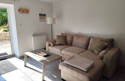 Paroisse Notre-Dame Apartment | New furnished apartment with terrace and private parking.