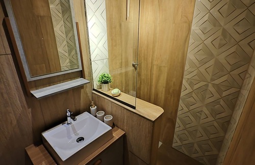 Ciudad Del Este Apartment | New, Furnished, Centrally located, Shoppings at 3 min. CATARATAS just 30km away