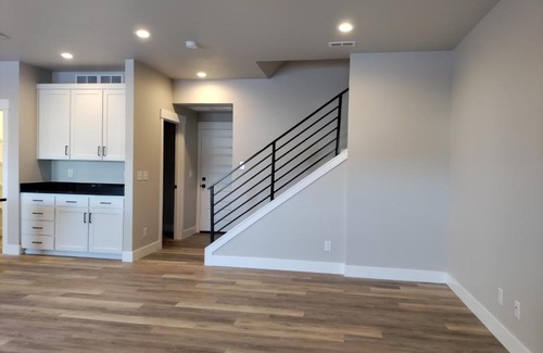 Ammon Apartment | New furnished townhome - Near shopping - Self Check-in