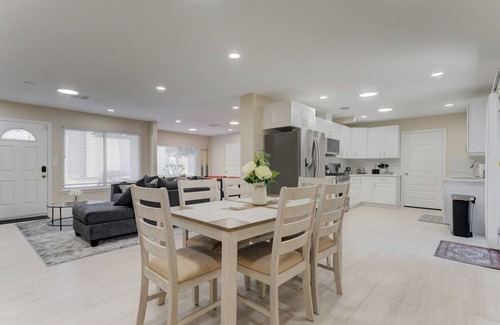 Houston House | New Galleria Home - Sleeps 10