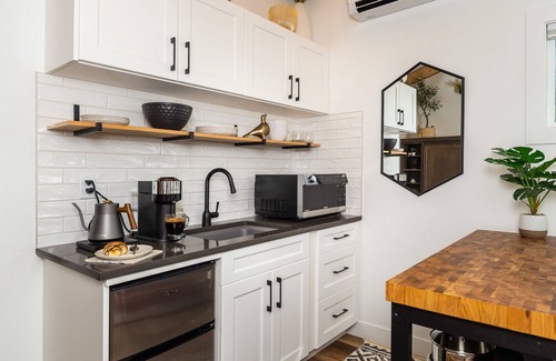 Victoria Apartment | New Garden Studio I ProClean I Skylight I Rain Shower I Nespresso I Free Parking