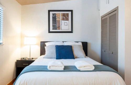 Tennyson - Alquire House | New Gateway to SFO - King Bed - BART 10 min walk