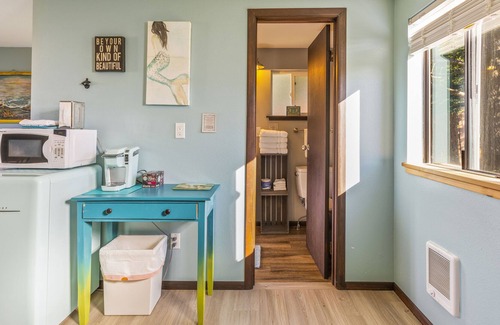 Grayland Cottage | NEW: Get Away to the Ocean at Breakwater Inn & Cottages