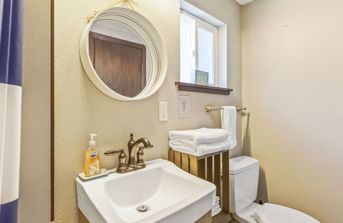 Grayland Cottage | NEW: Get Away to the Ocean at Breakwater Inn & Cottages