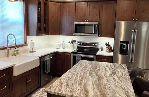 Kalispell House | NEW: Glacier Haus adventure base, hot tub!n