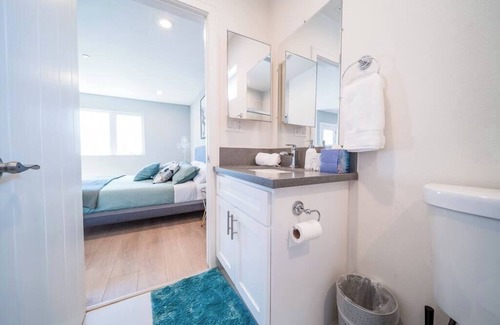 East Hollywood Apartment | New Glamorous 4 bed townhome 10 min from Universal