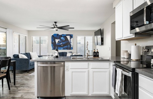 Peoria House | NEW Gorgeous 5bd3ba Home with Heated Pool!