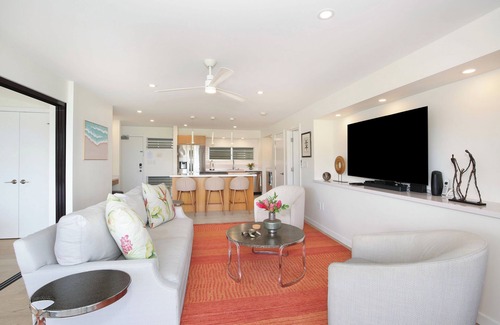 Waikiki Condo | NEW Gorgeous BEACHFRONT Condo with Fabulous Ocean Views! Fully Renovated!