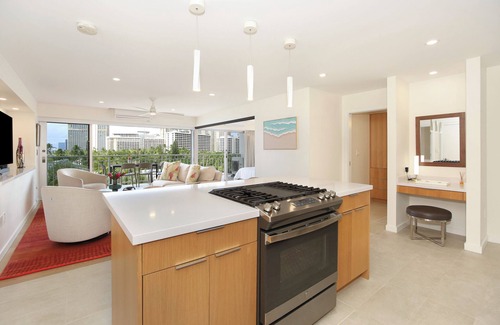Waikiki Condo | NEW Gorgeous BEACHFRONT Condo with Fabulous Ocean Views! Fully Renovated!