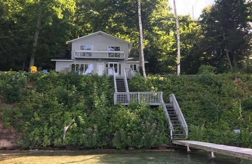 Glen Arbor House | New! Gorgeous Waterfront 3 Bedroom Rental on Glen Lake
