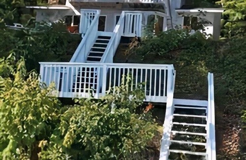 Glen Arbor House | New! Gorgeous Waterfront 3 Bedroom Rental on Glen Lake
