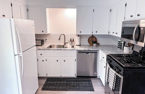 Grand Rapids House | NEW! GR Modern & Updated 2BR Retreat - Sleeps 8, Near Downtown!