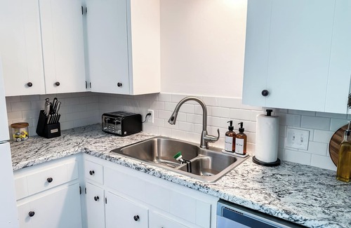 Grand Rapids House | NEW! GR Modern & Updated 2BR Retreat - Sleeps 8, Near Downtown!