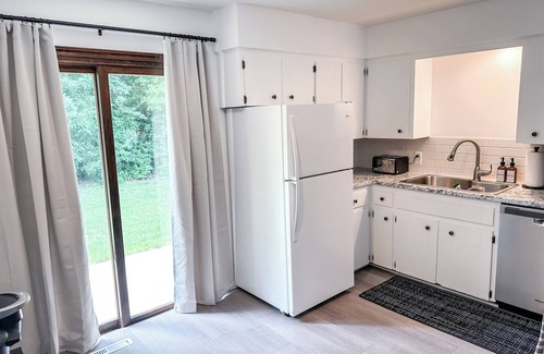 Grand Rapids House | NEW! GR Modern & Updated 2BR Retreat - Sleeps 8, Near Downtown!