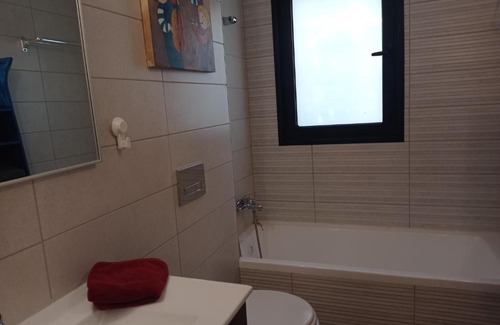Haifa House | NEW! Great Location! Vibrant Downtown, Talpiot Market, Flea Market, Carmel Beach, close to everywhere