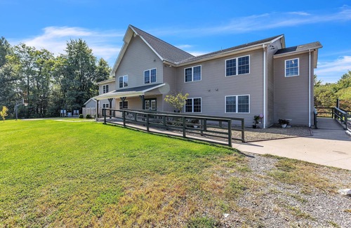 Waterford Township Apartment | NEW! Green Goose Lodge - Studio Apt Sleeps 4