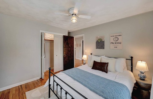 Lincoln House | New Groovy Home Game Room Sleeps 8