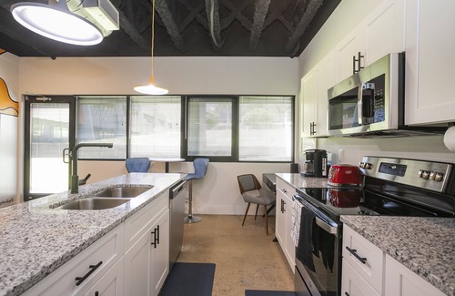 Nashville Condo | New! Groovy Oasis Near Airport and Downtown Nash!