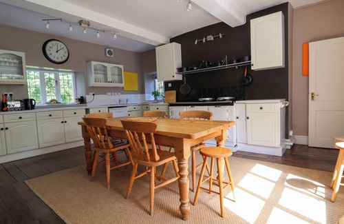 Acrefair Cottage | New Hall